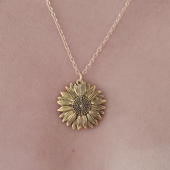 New Gold 'You Are My Sunshine' Flower Necklace - Picture 3 of 11